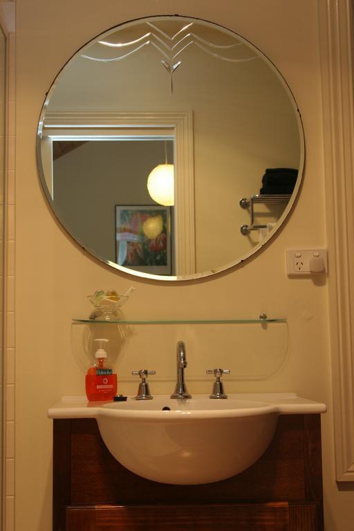 Stone'S Throw Cottage Bed And Breakfast เบลเกรฟ ห้อง รูปภาพ