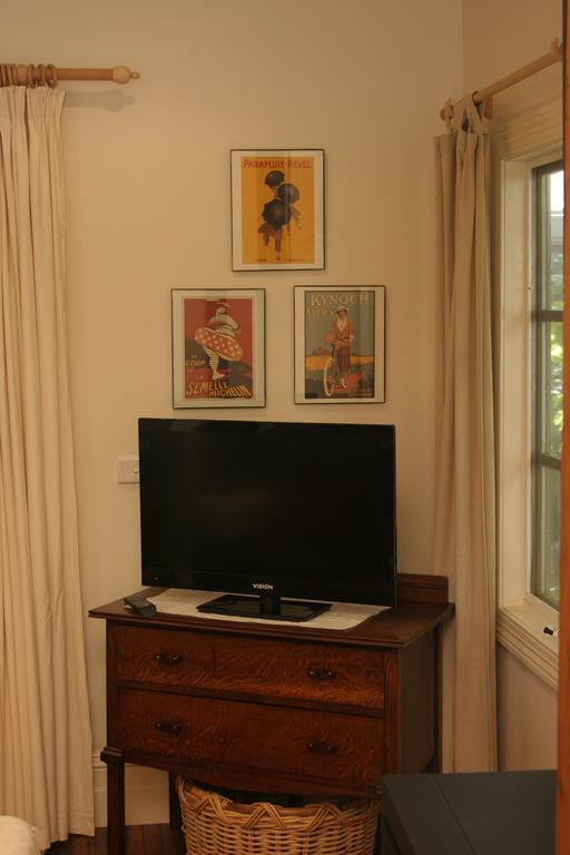 Stone'S Throw Cottage Bed And Breakfast เบลเกรฟ ห้อง รูปภาพ