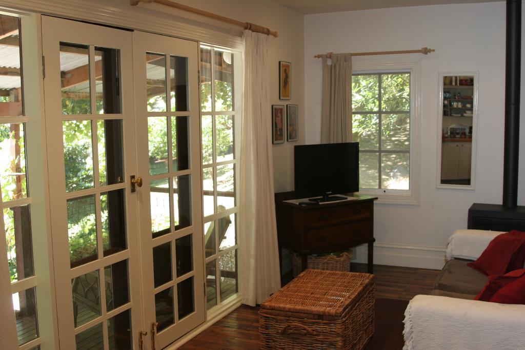 Stone'S Throw Cottage Bed And Breakfast เบลเกรฟ ห้อง รูปภาพ