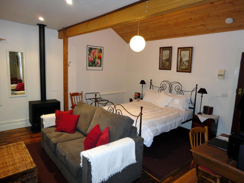 Stone'S Throw Cottage Bed And Breakfast เบลเกรฟ ห้อง รูปภาพ