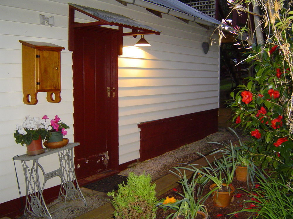 Stone'S Throw Cottage Bed And Breakfast เบลเกรฟ ภายนอก รูปภาพ