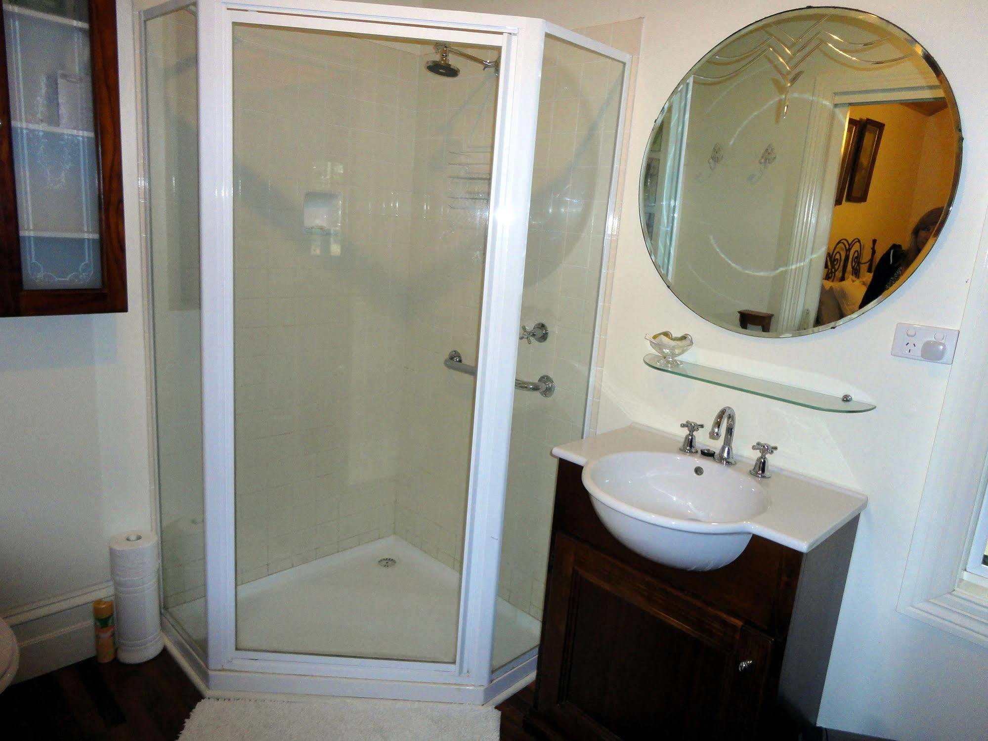 Stone'S Throw Cottage Bed And Breakfast เบลเกรฟ ภายนอก รูปภาพ