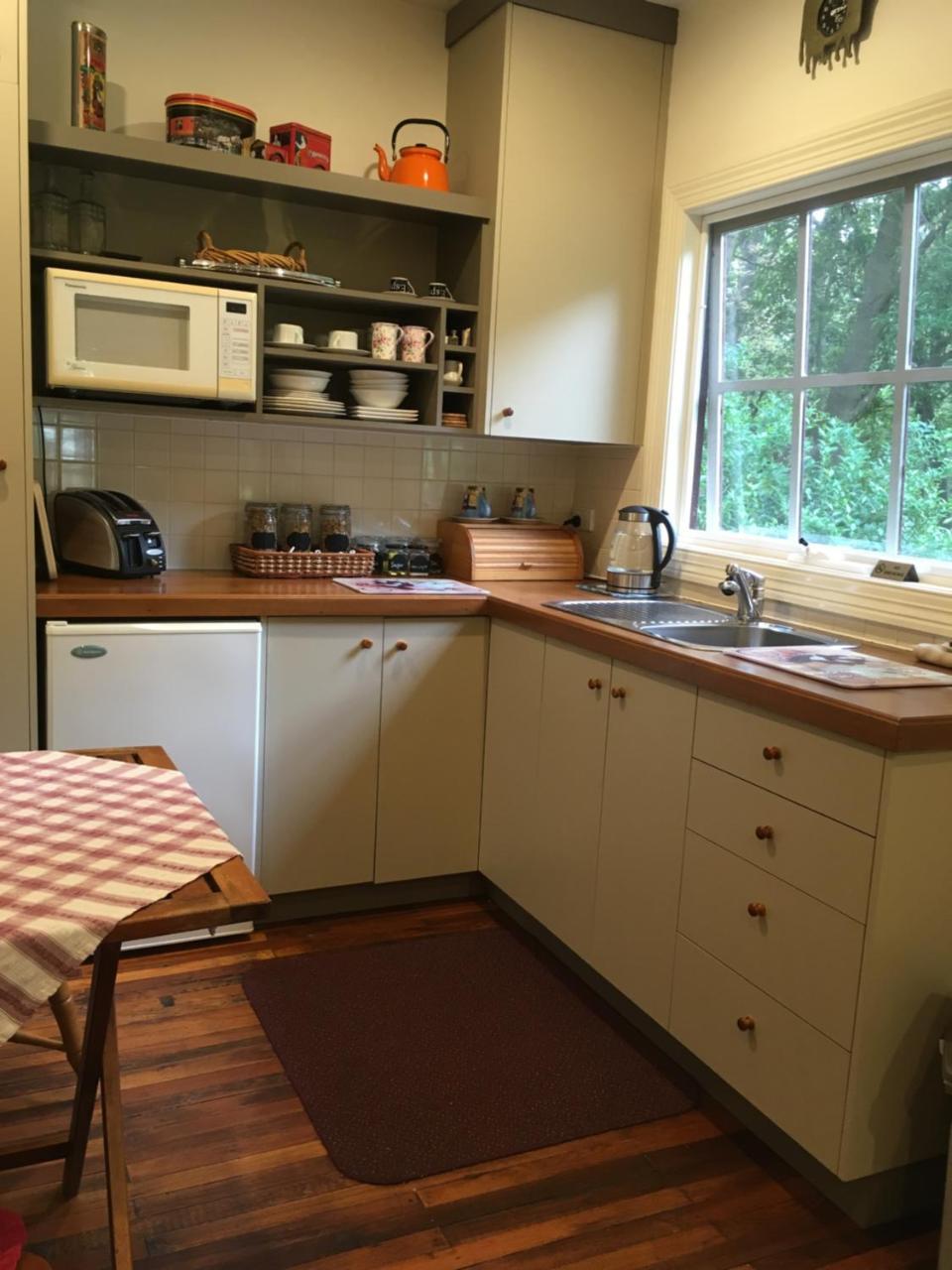 Stone'S Throw Cottage Bed And Breakfast เบลเกรฟ ภายนอก รูปภาพ