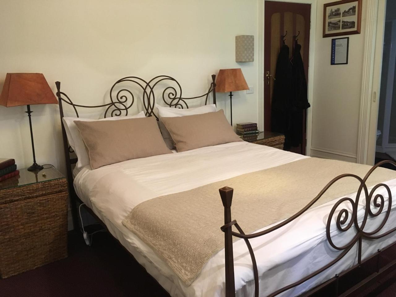 Stone'S Throw Cottage Bed And Breakfast เบลเกรฟ ภายนอก รูปภาพ