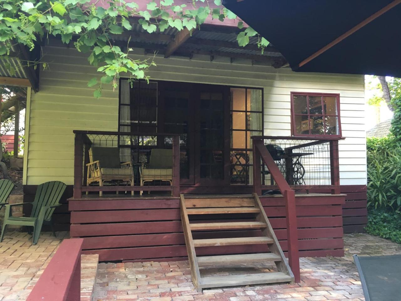 Stone'S Throw Cottage Bed And Breakfast เบลเกรฟ ภายนอก รูปภาพ